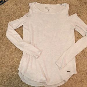 Off white long sleeve t shirt w/ shoulder cut out